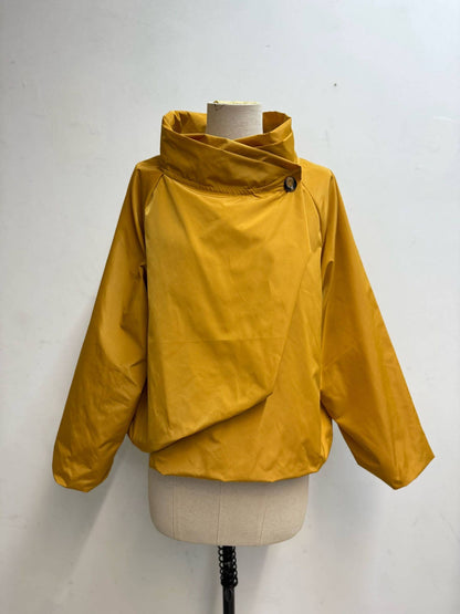 Leichte Jacke mit überkreuztem Stehkragen: Gris / 7690 Einheitsgröße