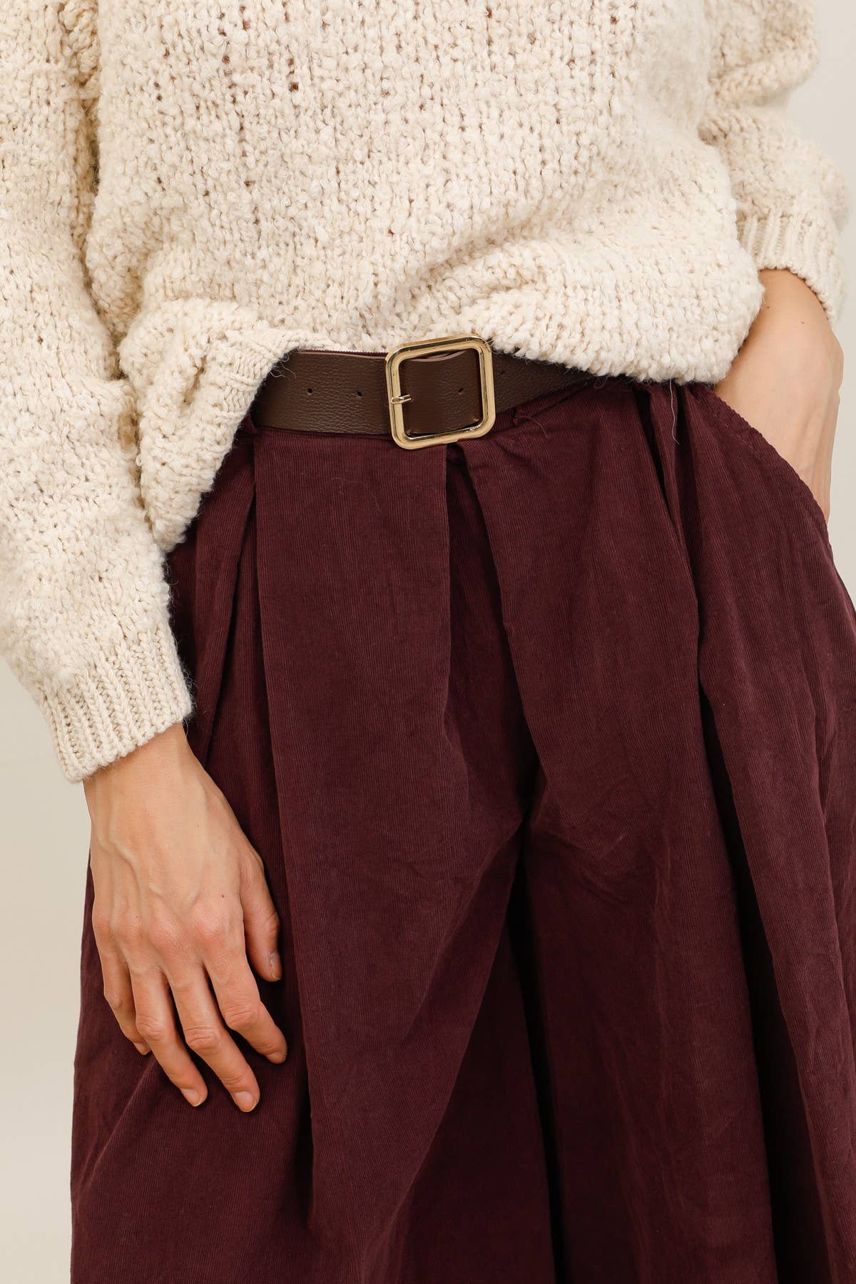 Hose mit Taschen und Gürtel 30522, Feincord, 100 % Baumwolle: Grün/Olive