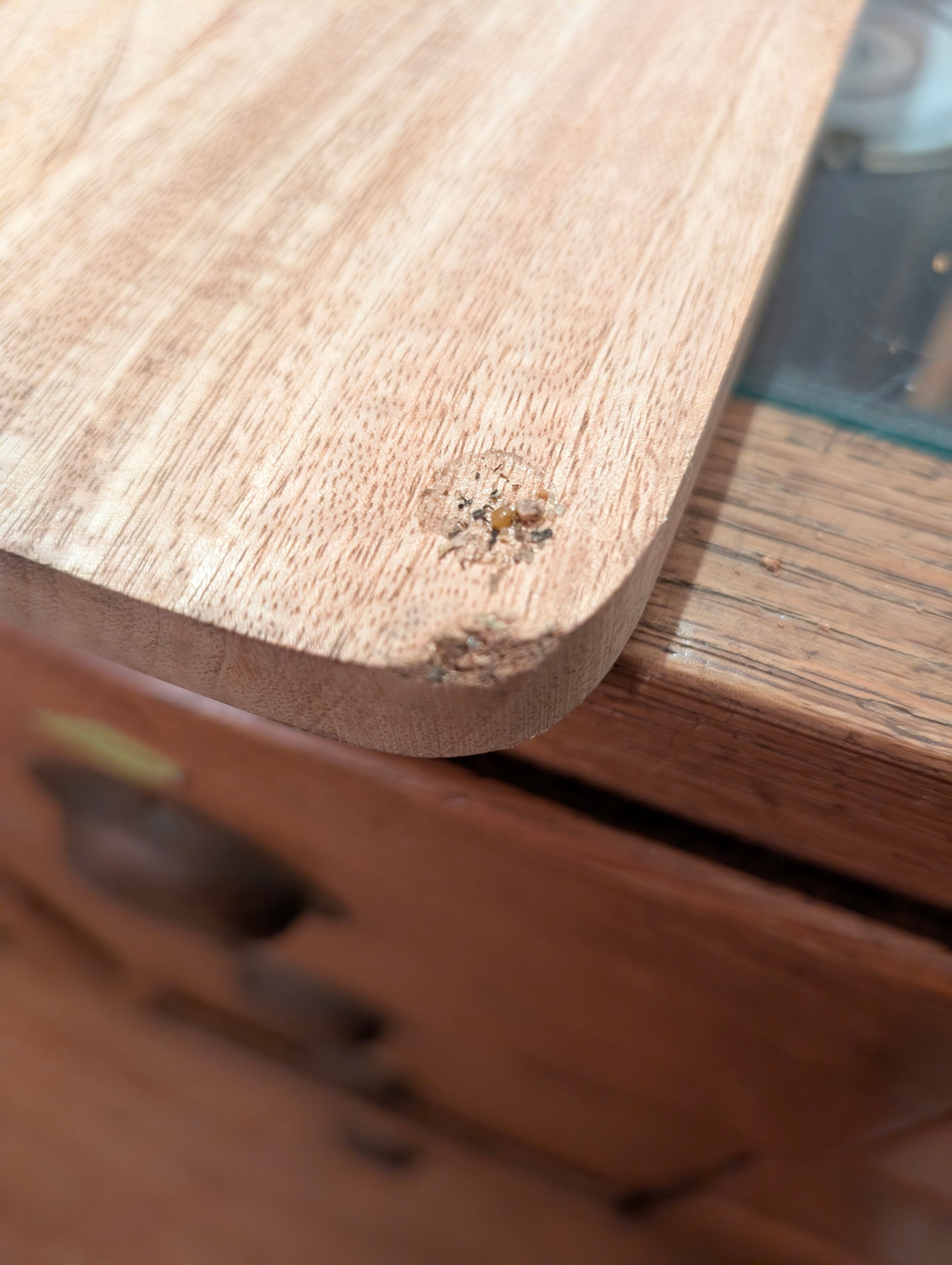 1 Brett hat leider eine Beschädigung 