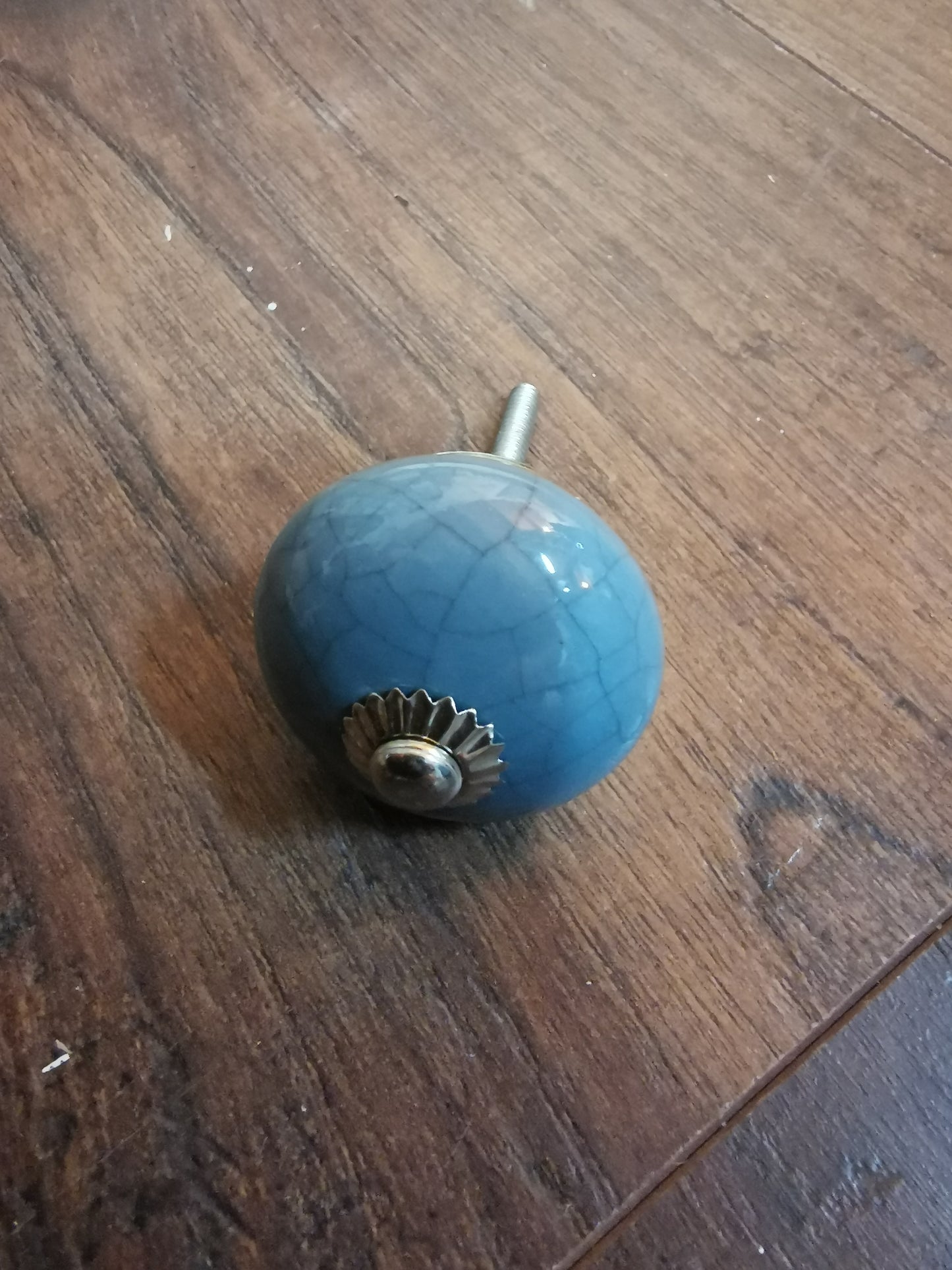 Möbelknopf graublau krakeliert