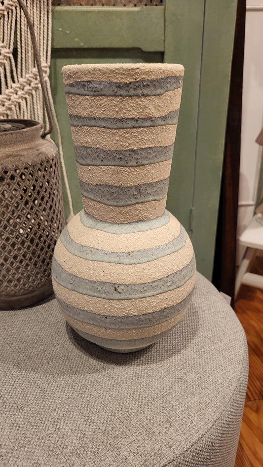 Vase mit Streifen