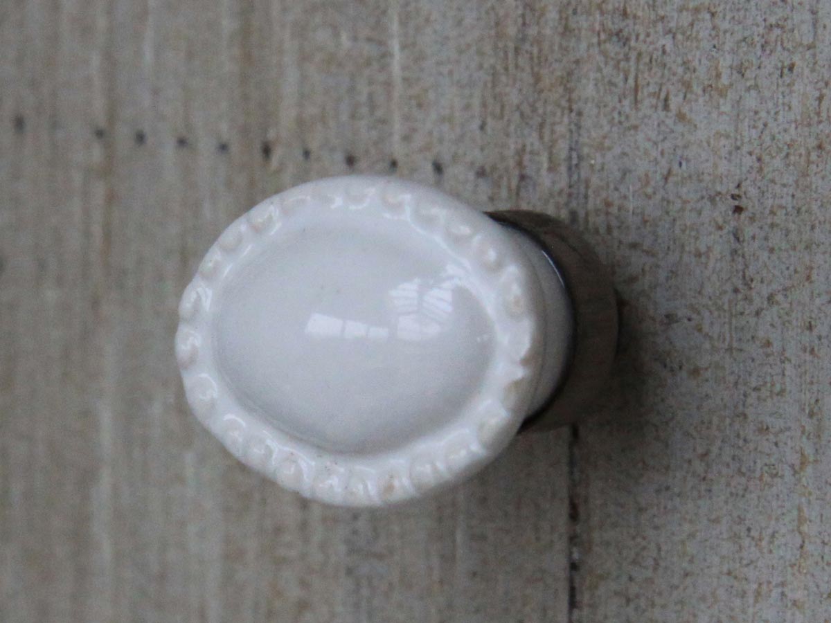 Möbelknopf creme oval mit Perlenkante