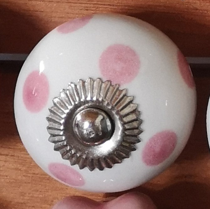 Möbelknopf weiß mit rosa Punkten